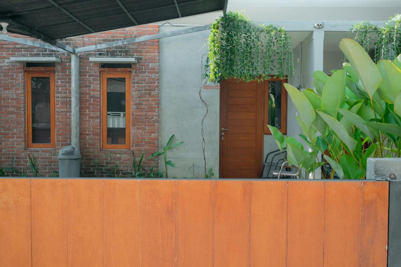 Andewi Guest House Denpasar Redpartner - Minimum Stay 30 Nights Sanur Eksteriør billede